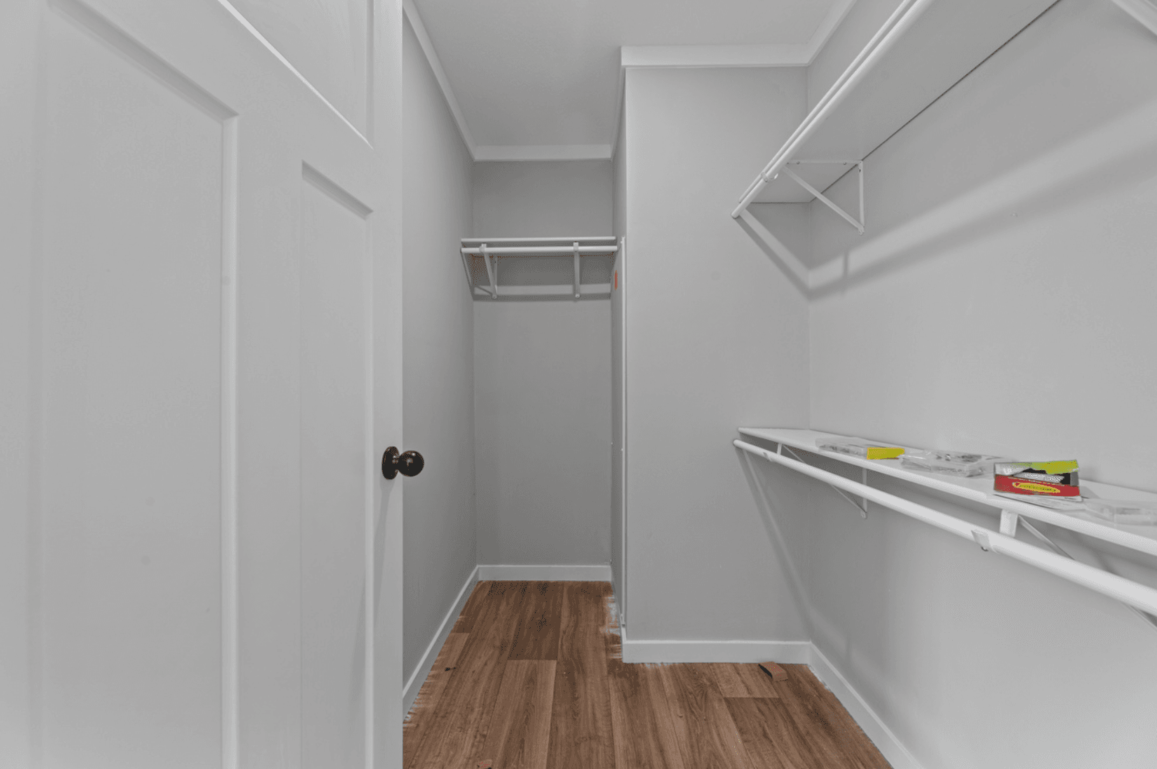 Helix 16763n bedroom home features