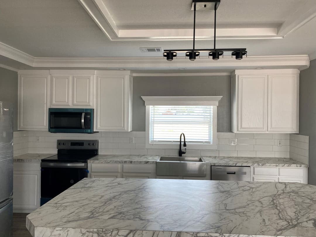 Solitaire 32824a kitchen home features