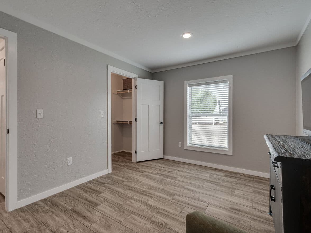 Atmos 28603n interior home features