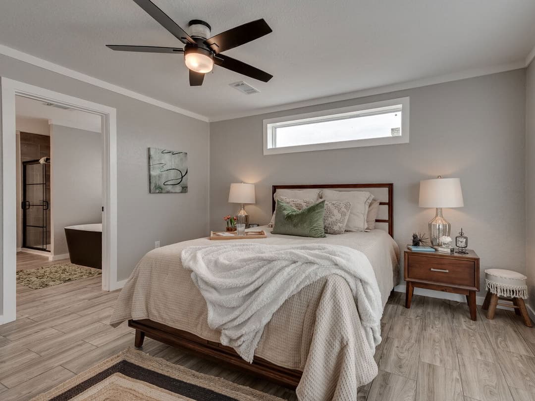 Atmos 28603n bedroom home features