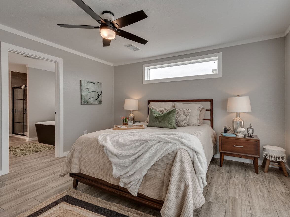 Atmos 28603n bedroom home features