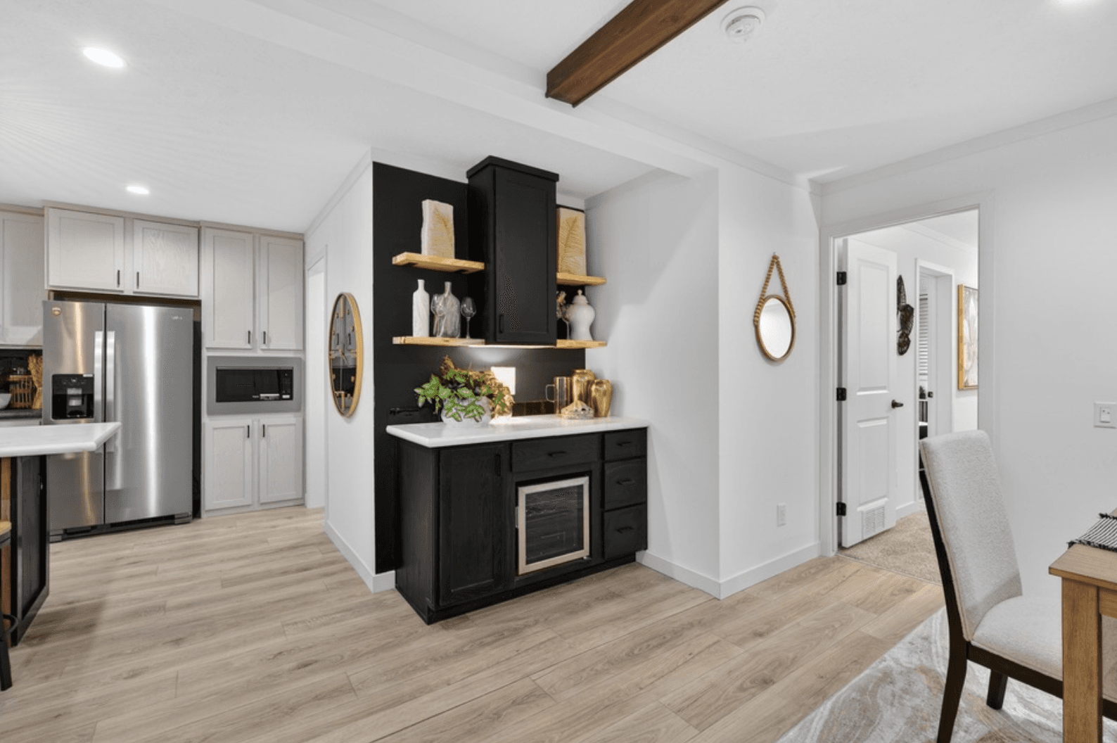 Aura 28644n interior home features