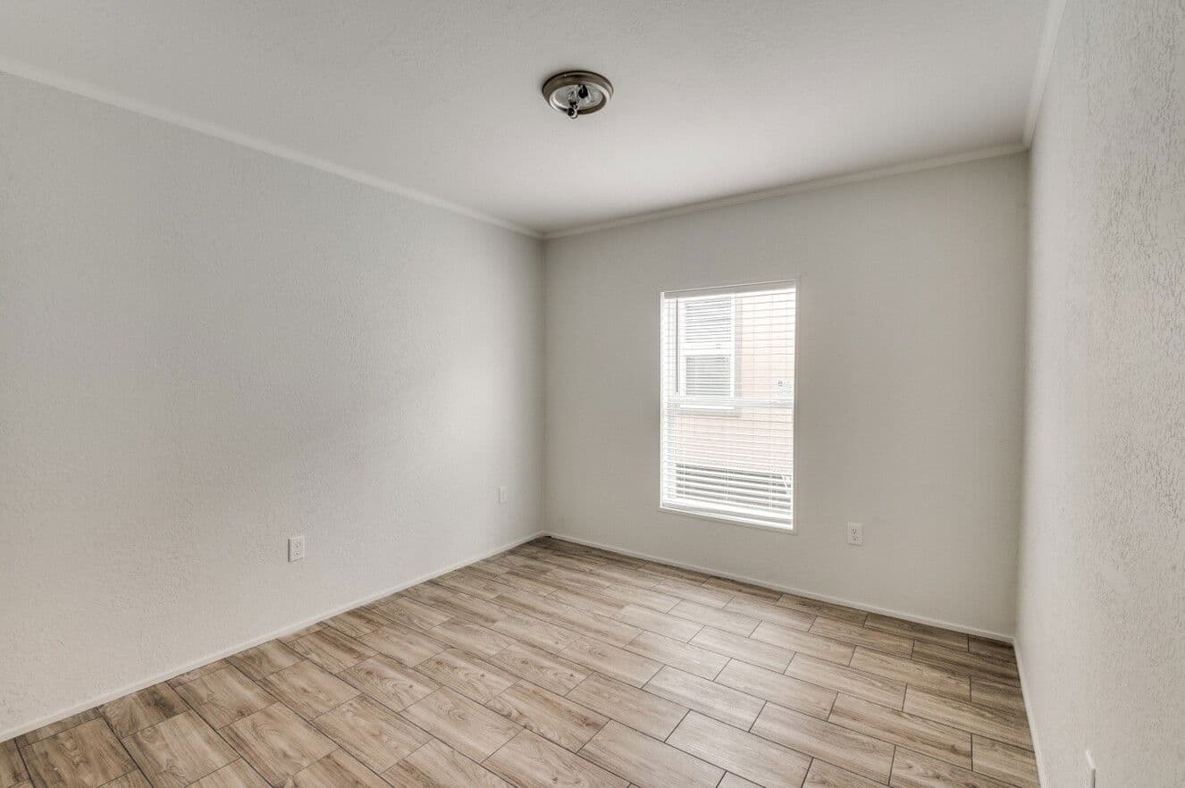 Emerald 28603a interior home features