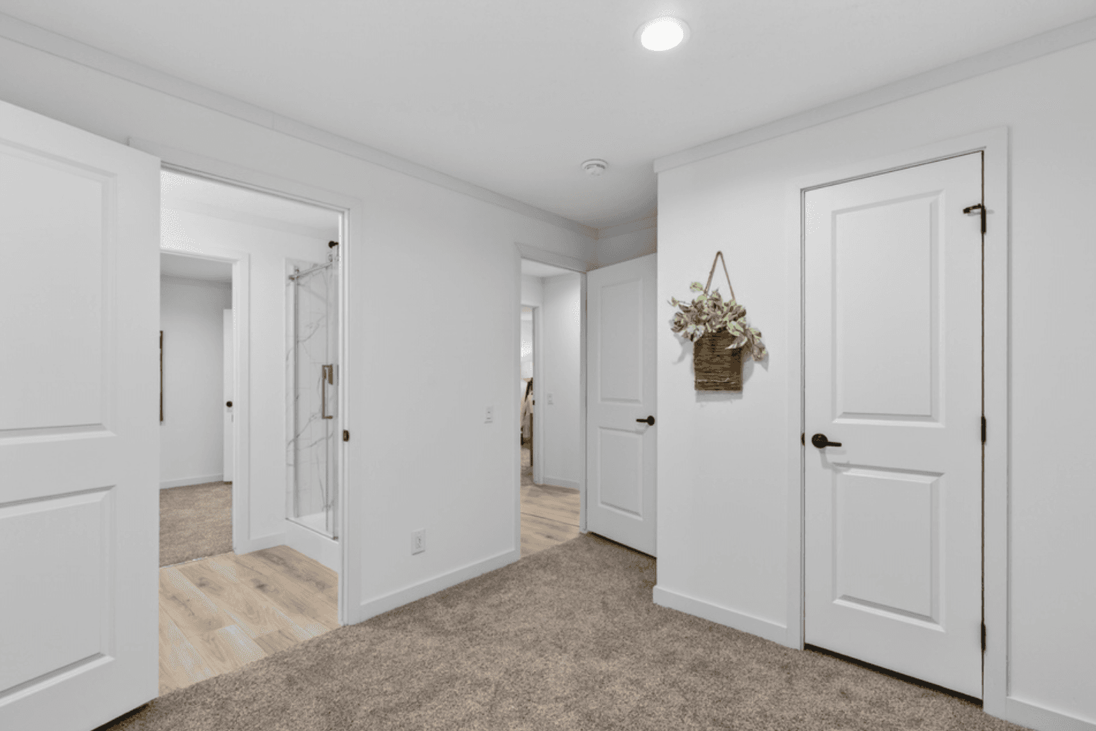 Aura 28644n interior home features