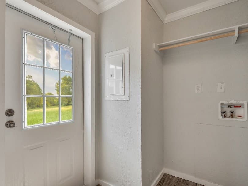 Emerald 28483a interior home features