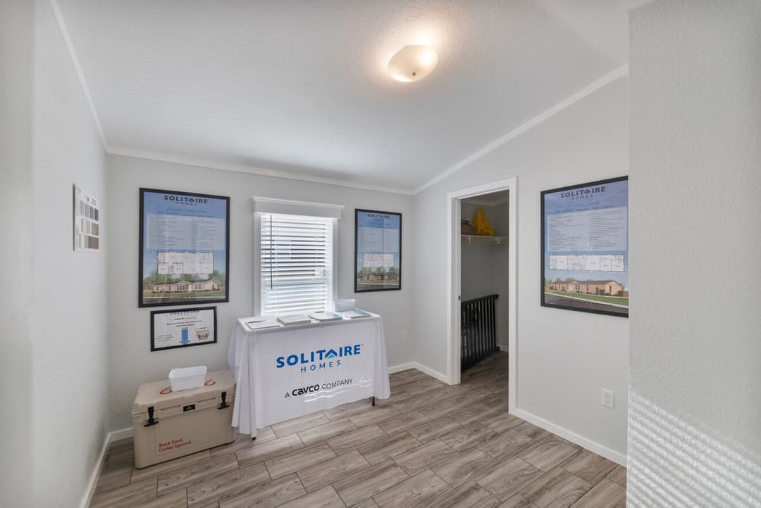 Emerald 16682a bedroom home features