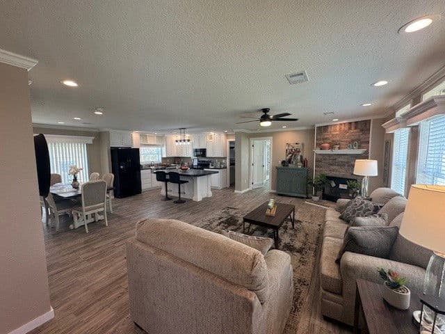 Solitaire 28643a interior home features