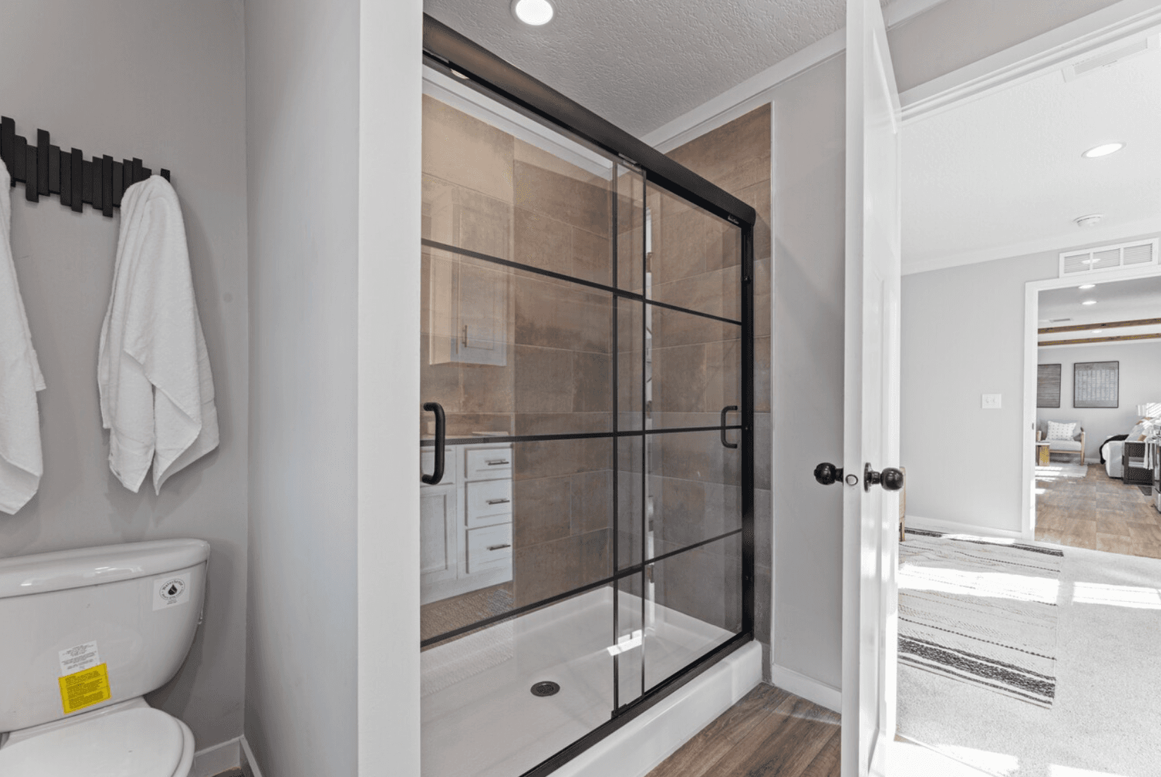 Helix 16763n bathroom home features