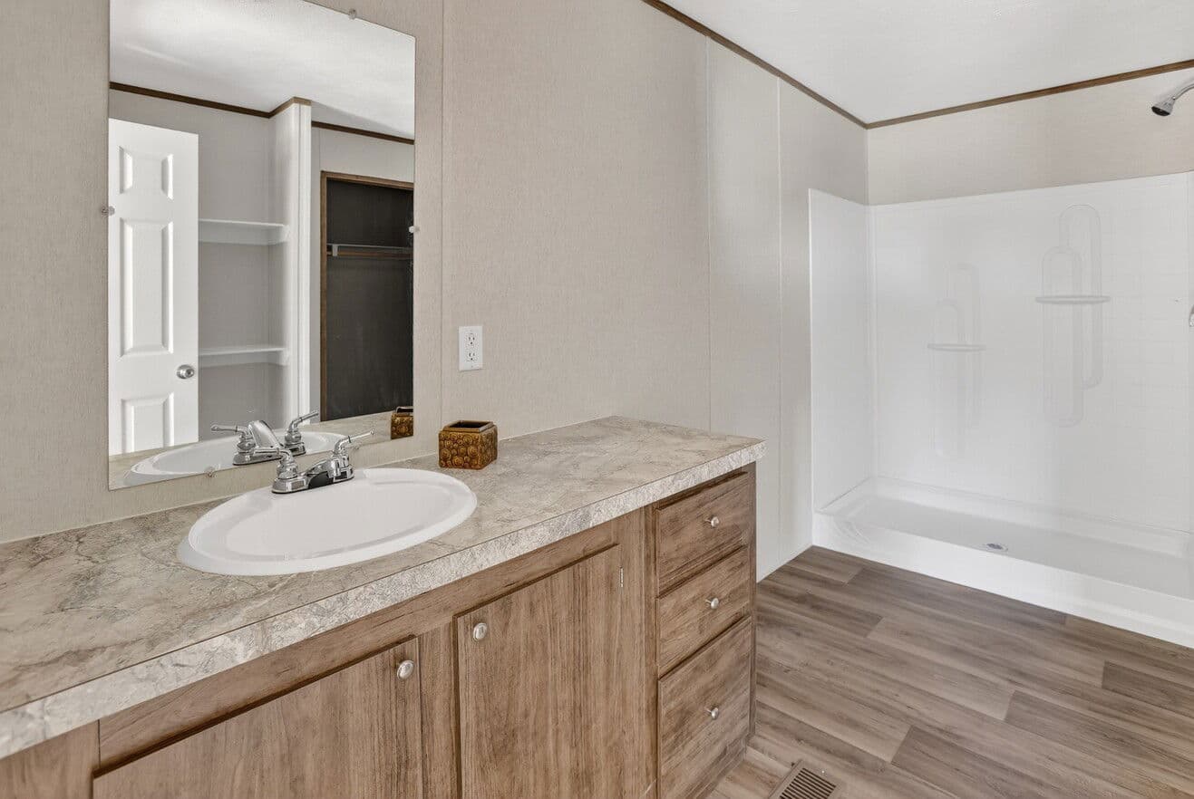 Jasper 28564a bathroom home features