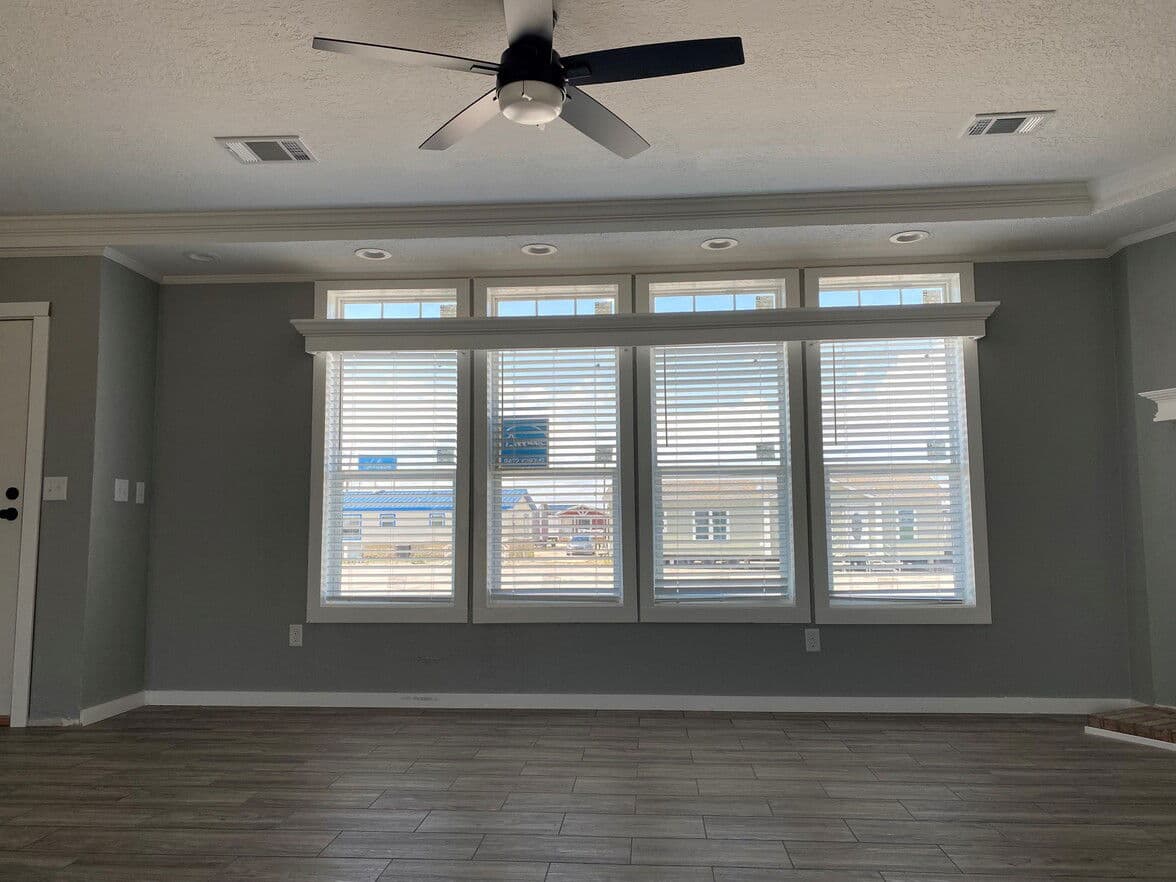 Solitaire 32824a interior home features