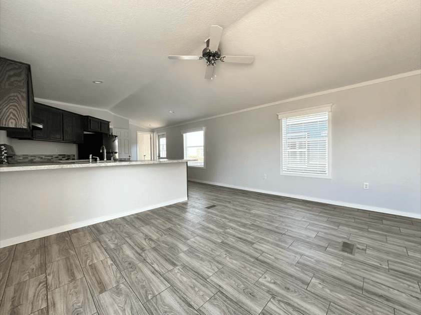 Solitaire 16723a hero and interior home features