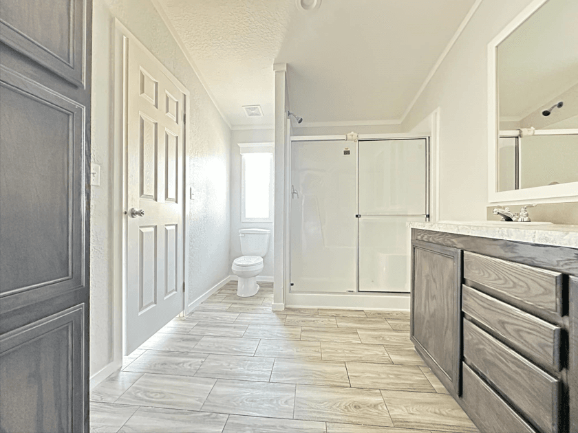 Solitaire 16723a bathroom home features